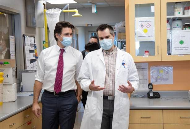 March 31, 2023, Moncton, NB, Canada: Prime Minister Justin Trudeau speaks with a researcher during a visit to a cancer research institute in Moncton, N.B., on Friday, March 31, 2023. Moncton Canada  - ZUMAc35_ 20230331_zaf_c35_066 Copyright: xRonxWardx