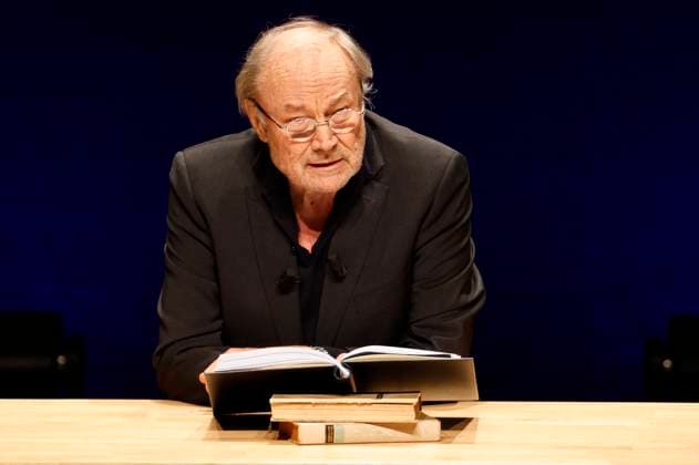 Bilder des Jahres 2023, Entertainment 04 April Entertainment Themen der Woche KW13 Entertainment Bilder des Tages Klaus Maria Brandauer bei seiner Lesung Fast ein Hamlet mein Mephisto ein Ödipus für Jedermann im Admiralspalast. Berlin, 01.04.2023 Foto:xJ.xMWx xFuturexImage