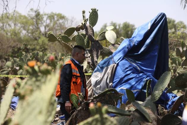 Hot Air Balloon Fire Leaves 2 Dead and One Injured April 1, 2023, State of Mexico, Mexico: National Guard and Experts investigate the crash area, where a hot air balloon caught fire in mid-flight in the Teotihuacan archaeological zone, 2 persons died and a minor was injured as a result of of the tragic accident. on April 1, 2023 in the State of Mexico, Mexico. (Photo by Mariana Bae Eyepix Group) Copyright: xMarianaxBae xEyepixxGroupx MBA_31032023_90892