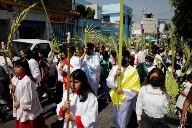 Palm Sunday In Mexico Residents of San Francisco Culhuacan in Mexico City hold palm fronds during a procession to mark Palm Sunday and Holy Week festivities in the capital. Mexico City Mexico  Copyright: xGerardoxVieyrax originalFilename: vieyra-notitle230402_npGTW.jpg