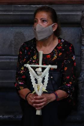 Palm Sunday Mass As part of Holy Week April 2, 2023 in Mexico City, Mexico: A faithful attends at the Palm Sunday Mass at the Metropolitan Cathedral of Mexico City, on the occasion of the beginning of Holy Week. On April 2, 2023 in Mexico City, Mexico. (Photo by Carlos Santiago Eyepix Group) Copyright: x<author >x xEyepixxGroupx CS202304025801