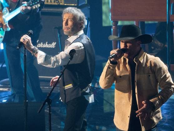 April 2, 2023, Austin, TX, USA: Paul Rodgers, Cody Johnson perform during the 2023 CMT Music Awards at Moody Center on April 02, 2023 in Austin, Texas. Austin USA - ZUMAs181 20230402_zea_s181_433 Copyright: xAmyxPricex