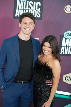 April 2, 2023, Austin, TX, United States: TV show The Bachelorette contestants CONNOR SALEI and JENNA PALEK walk the red carpet at the Country Music Television CMT Music Awards 2023 at the Moody Center in Austin, Texas on April 2, 2023 Austin United States - ZUMAd150 20230402_znp_d150_049 Copyright: xBobxDaemmrichx