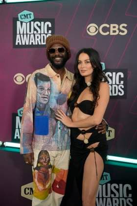 April 2, 2023, Austin, TX, United States: Singer GARY CLARK, JR and wife NICOLE TRUNFIO walk the red carpet at the Country Music Television CMT Music Awards 2023 at the Moody Center in Austin, Texas on April 2, 2023 Austin United States - ZUMAd150 20230402_znp_d150_103 Copyright: xBobxDaemmrichx