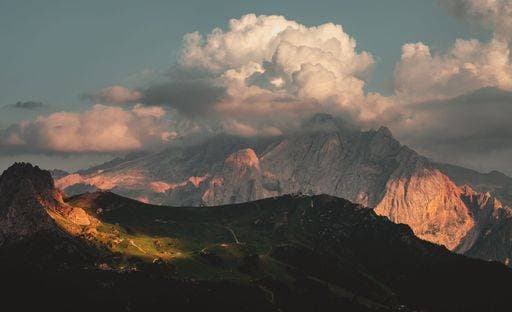 RECORD DATE NOT STATED The Picos de Europa mountain range view on a sunny day with cloudy sky background *** der Picos de’ Europa Berg Spannbreite Ansicht am einer sonnig Tag mit wolkig Himmel Hintergrund 16228508