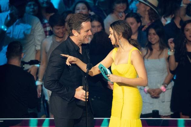 April 2, 2023, Austin, TX, USA: Charles Esten, and Madison Bailey present the CMT Performance of the Year Award onstage during the 2023 CMT Music Awards at Moody Center on April 02, 2023 in Austin, Texas. performs during the 2023 CMT Music Awards at Moody Center on April 02, 2023 in Austin, Texas. Austin USA - ZUMAs181 20230402_zea_s181_277 Copyright: xAmyxPricex