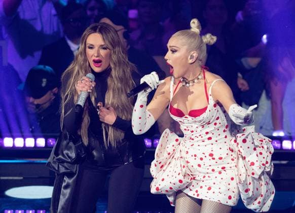 April 2, 2023, Austin, TX, USA: Carly Pearce, Gwen Stefani perform during the 2023 CMT Music Awards at Moody Center on April 02, 2023 in Austin, Texas. Austin USA - ZUMAs181 20230402_zea_s181_241 Copyright: xAmyxPricex