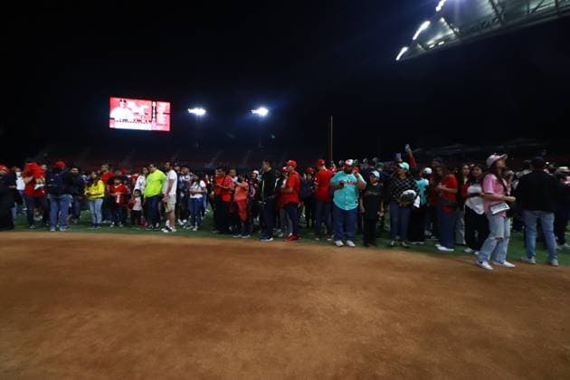 April 3, 2023, Mexico City, Mexico: Civil Protection carry out a security protocol after the seismic alert due to the registered tremor of 5.5 degrees Richter, where the fans were admitted to the field of the Alfredo Harp Helu stadium, momentarily suspending the game between Bulls de Tijuana and Red Devils of Mo xico on April 03, 2023 in Mexico City, Mexico. Mexico City Mexico - ZUMAe321 20230404_zia_e321_059 Copyright: xCarlosxSantiagox