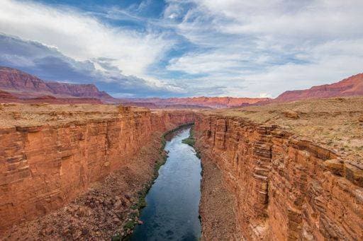 Creative Highlights World RECORD DATE NOT STATED Spectacular canyon with towering rock walls creating a deep, narrow gorge *** spektakulär Felsschlucht mit emporragend Fels Mauern schöpfende einer deep, Schmales Schlucht 17226118