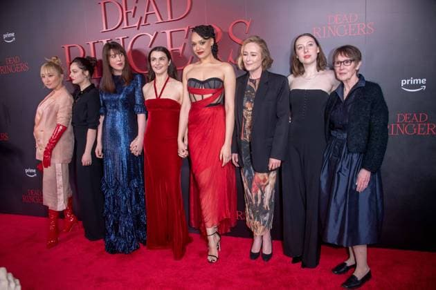 Bilder des Jahres 2023, Entertainment 04 April Entertainment Themen der Woche KW14 Entertainment Bilder des Tages April 3, 2023, New York, United States: (L-R) Poppy Liu, Emily Meade, Alice Birch, Rachel Weisz, Britne Oldford, Jennifer Ehle, Kitty Hawthorne and Susan Blommaert attend the world premiere of Prime Video s Dead Ringers at Metrograph in New York City. New York United States - ZUMAs197 20230403_zaa_s197_409 Copyright: xRonxAdarx