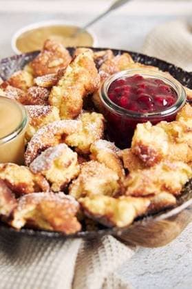RECORD DATE NOT STATED A vertical shot of kaiserschmarrn with torn pancakes, cranberries jam, and apple puree on a table *** einer hoch erschossen des kaiserschmarrn mit gerissen pancakes, Preiselbeeren jam, und Apfel Püree am einer Tisch 1754466