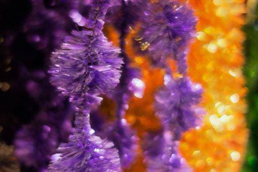 RECORD DATE NOT STATED A closeup shot of bright purple Christmas tree tinsel *** einer closeupe erschossen des Hell lila Weihnachten Baum Lametta 17769009