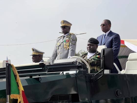 Bilder des Jahres 2023, News 04 April News Themen der Woche KW14 (230405) -- DAKAR, April 5, 2023 -- Senegalese President Macky Sall (1st R) attends a military parade in Dakar, Senegal, on April 4, 2023. Senegal marked its 63rd anniversary of independence with a military parade on Tuesday. (Photo by Matar Ndoye Xinhua) SENEGAL-DAKAR-INDEPENDENCE ANNIVERSARY-PARADE WangxZizheng 