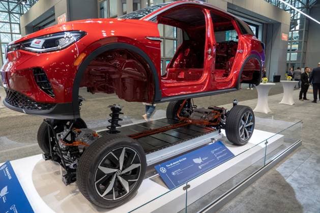 The New York International Auto Show 2023 (NEW) The New York International Auto Show 2023. April 05, 2023, New York, New York, USA: The Volkswagen ID.4 EV Chassis seen at the International Auto Show press preview at the Jacob Javits Convention Center on April 5, 2023 in New York City. Credit: M10s TheNews2 (Foto: M10s TheNews2 imago images) The New York International Auto Show 2023  Copyright: xM10sx