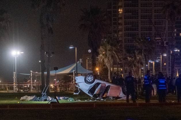 News Themen der Woche KW14 News Bilder des Tages Italian Man Died In A Terror Attack In Tel Aviv Israeli police stand around a car, that was used by a terrorist in an attack in Tel Aviv, Israel, Friday, April 7, 2023. Israeli police said a car rammed into a group of people near a seaside park in South Tel Aviv before flipping over. Police said they shot the driver of the car. 4 people were light, and 3 were seriously injured. An Italian man, a resident of Rome, the 36 years Alessandro Parini died in the attack. Tel Aviv Israel  Copyright: xBeaxBarxKalloshx originalFilename: kallos-notitle230407_np7RW.jpg
