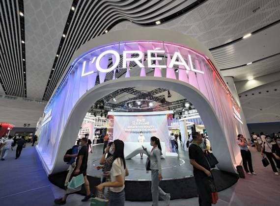 (230408) -- BERLIN, April 8, 2023 -- Photo taken on July 26, 2022 shows the booth of cosmetics giant L Oreal in the French pavilion at the second China International Consumer Products Expo (CICPE) in Haikou, south China s Hainan Province. ) Xinhua Headlines: China, Europe closely tied in economy for brighter future GuoxCheng 