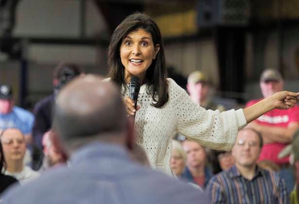 News Themen der Woche KW15 News Bilder des Tages April 10, 2023, Salix, Iowa, USA: Former South Carolina Governor and U.N. Ambassador Nikki Haley answers a question as she begins her quest for the 2024 Republican nomination for president as she meets and talks with a small group of people as she kicks off a campaign jaunt through Iowa Monday, April 10, 2023 at the Port Neal Welding Company near Salix, Iowa. Salix USA - ZUMAm41_ 20230410_zaf_m41_007 Copyright: xJerryxMennengax