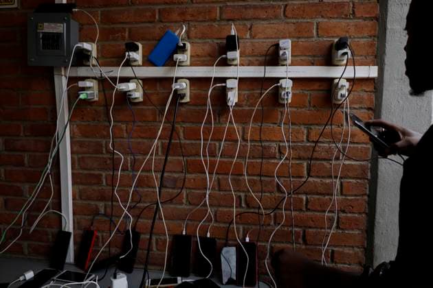 Haitian Migrants Relocated To Shelter In Mexico City View of chargers and cell phones of Haitian migrants at the Bosque de Tlahuac facilities in Mexico City, who was supported by the National Institute of Migration and the Secretariat of Inclusion and Social Welfare that offered food, lodging, and migratory orientation while they are at waiting for a permit or Visitor s Card for Humanitarian Reasons that allows them to transit through national territory between 45 and 90 days to continue their journey to the border. Mexico City Mexico City Mexico  Copyright: xGerardoxVieyrax originalFilename: vieyra-notitle230410_npw3k.jpg