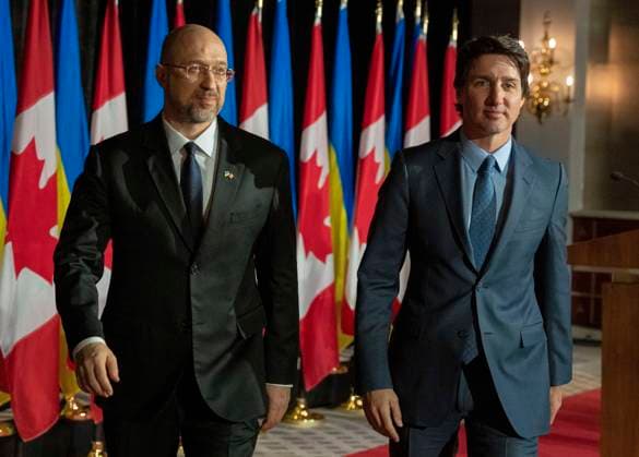 News Bilder des Tages April 11, 2023, TORONTO, ON, CANADA: Ukrainian Prime Minister Denys Shmyhal and Prime Minister Justin Trudeau leave a press conference in Toronto, Tuesday, April 11, 2023. TORONTO CANADA  - ZUMAc35_ 20230411_zaf_c35_029 Copyright: xFrankxGunnx