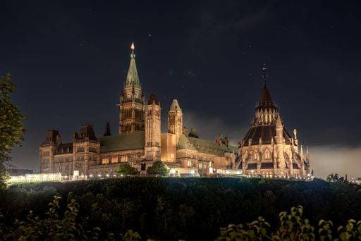 RECORD DATE NOT STATED A long exposure shot after a fireworks show of parliament hill at night in Downtown Ottawa *** einer Langes Exposition erschossen nachdem einer Feuerwerk zeigen des Parlament Hügel im Nacht ÊIn innerstädtisch Ottawa 10003774