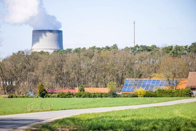 Das Atomkraftwerk Emsland in Lingen (Foto vom 05.04.2023) wird am 15. April 2023 als eines der letzten drei noch laufenden Atomkraftwerke in Deutschland abgeschaltet. EDITORIAL USE ONLY *** The Emsland nuclear power plant in Lingen Photo taken 05 04 2023 will be shut down on April 15, 2023 as one of the last three nuclear power plants still operating in Germany EDITORIAL USE ONLY Copyright: epd-bild DetlefxHeese AKW-Emsland Lingen8