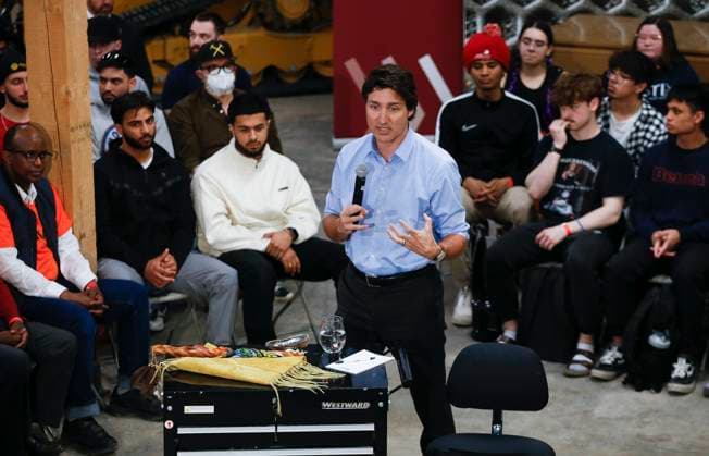 April 12, 2023, WINNIPEG, MANITOBA, CANADA: Prime Minister Justin Trudeau speaks during a town hall meeting at the Manitoba Building Trades Institute in Winnipeg, Wednesday, April 12, 2023. WINNIPEG CANADA  - ZUMAc35_ 20230412_zaf_c35_081 Copyright: xJohnxWoodsx