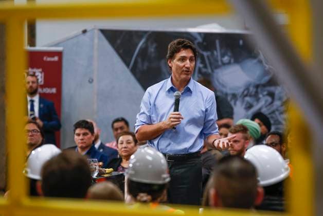 April 12, 2023, WINNIPEG, MANITOBA, CANADA: Prime Minister Justin Trudeau speaks during a town hall meeting at the Manitoba Building Trades Institute in Winnipeg, Wednesday, April 12, 2023. WINNIPEG CANADA  - ZUMAc35_ 20230412_zaf_c35_086 Copyright: xJohnxWoodsx