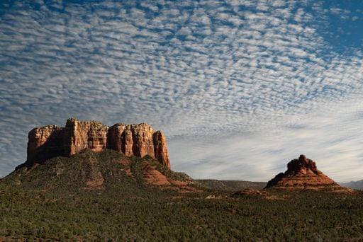 Creative Highlights World RECORD DATE NOT STATED A Scenic view of castle rock formation in Sedona, AZ, USA on a cloudy day *** einer landschaftlich Ansicht des Schloß Fels Formierung ÊIn Sedona, AZ, USA am einer wolkig Tag 14589228