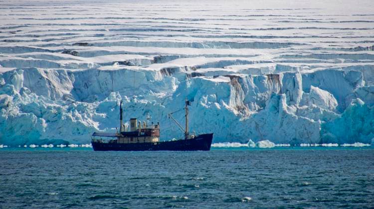 Expedition Boat, 14 of July Glacier, Arctic Expedition Boat, Deep Blue Glacier, 14 of July Glacier, Krossfjord, Arctic, Spitsbergen, Svalbard, Norway, Europe Copyright: xZoonar.com AlxCarrerax 19840380