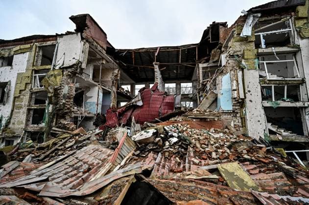 Bilder des Jahres 2023, News 04 April News Themen der Woche KW15 Russians destroy Orikhiv gymnasium ORIKHIV, UKRAINE - APRIL 12, 2023 - The Suziria (Constellation) gymnasium which Russian occupiers hit at least four times lies in ruins in Orikhiv, Zaporizhzhia Region, southeastern Ukraine.NO USE RUSSIA. NO USE BELARUS. Orikhiv Zaporizhzhia Region Ukraine  Copyright: xDmytroxSmolienkox originalFilename: ukrinform-russians230412_npZQM.jpg