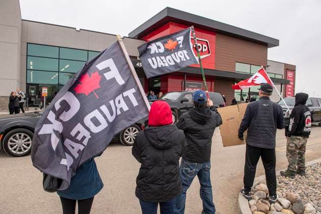 April 13, 2023, Regina, SK, CAN: Protestors yell as Prime Minister Justin Trudeau, not pictured, leaves a media event in Regina, Thursday, April 13, 2023. Regina CAN  - ZUMAc35_ 20230413_zaf_c35_061 Copyright: xLiamxRichardsx