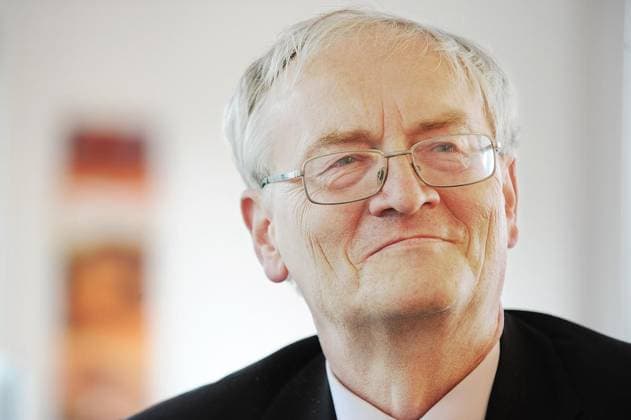 <p>Der ehemalige Staatssekretär im Bundesinnenministerium und frühere Präsident des Bundesnachrichtendienstes (BND), August Hanning, spricht am 27.09.2010 in der WAZ-Zentralredaktion über seine Zeit beim BND, sowie über innen- und außenpolitische Themen der Bundesregierung. Deutschland NRW Essen Copyright: MATTHIASxGRABEN