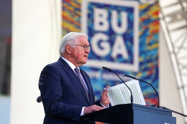 Bilder des Jahres 2023, News 04 April News Themen der Woche KW15 News Bilder des Tages Eröffnung der Bundesgartenschau 23 Mannheim. 14APR23 Bundesgartenschau 2023 wird durch Bundespräsident Frank Walter Steinmeier eröffnet. Die BUGA 23 dauert von nun an 178 Tage und findet auf einer ehemaligen US Militärkaserne statt. Die BUGA 23 in Mannheim ist gestartet! Bundespräsident Frank-Walter Steinmeier eröffnete gemeinsam mit Ministerpräsident Winfried Kretschmann, Mannheims Oberbürgermeister Dr. Peter Kurz und BUGA 23-Geschäftsführer Michael Schnellbach die 178-tägige Gartenschau. Diese wird Sommerfest, Experimentierfeld und Blumenschau in einem, und hat sich darüber hinaus das Ziel gesetzt, die bisher nachhaltigste Bundesgartenschau zu werden. , Mannheim Baden-Württemberg Deutschland *** Opening of the Federal Ho