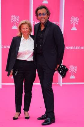 Iris Knobloch - Francois Breavoine CELEBRITES : 6 eme Canneseries - Tapis rose de la cÃ rÃ monie d™ouverture - Cannes - 14 04 2023 NorbertScanella Panoramic 