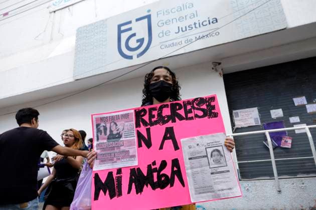 Demand to investigate and locate rapper INOF in Mexico April 14, 2023, Mexico City, Mexico: Family and friends of young Ana Arizbeth Soto Font, known as rapper Inof, demand that the Mexico City District Attorney s Office investigate and locate her, as she has been missing for a week. The protest at the Mexico City District Attorney s Office on April 14, 2023 in Mexico City, Mexico (Photo by Luis Barron Eyepix Group). Copyright: xLuisxBarronx xEyepixxGroupx LB20230414_INOF8