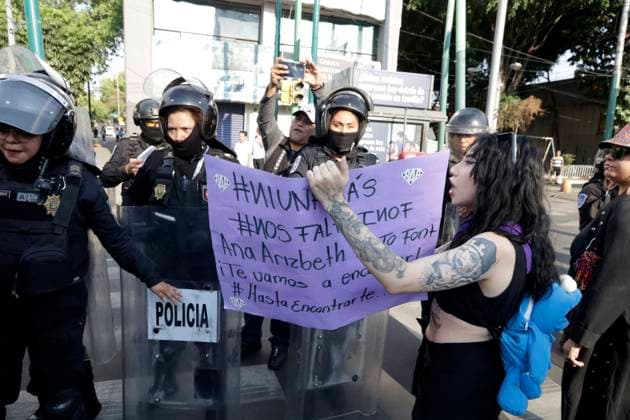 Demand to investigate and locate rapper INOF in Mexico April 14, 2023, Mexico City, Mexico: Family and friends of young Ana Arizbeth Soto Font, known as rapper Inof, demand that the Mexico City District Attorney s Office investigate and locate her, as she has been missing for a week. The protest blocked avenues in Mexico City. on April 14, 2023 in Mexico City, Mexico (Photo by Luis Barron Eyepix Group). Copyright: xLuisxBarronx xEyepixxGroupx LB20230414_INOF22