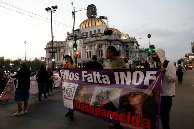 Demand to investigate and locate rapper INOF in Mexico April 14, 2023, Mexico City, Mexico: Family and friends of young Ana Arizbeth Soto Font, known as rapper Inof, demand that the Mexico City District Attorney s Office investigate and locate her, as she has been missing for a week. The protest blocked avenues in Mexico City. on April 14, 2023 in Mexico City, Mexico (Photo by Luis Barron Eyepix Group). Copyright: xLuisxBarronx xEyepixxGroupx LB20230414_INOF26