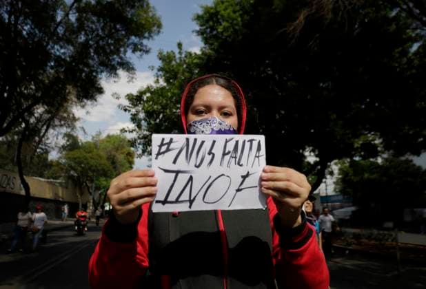 Freestylers Call For The Return Alive Of Mexican Rapper Ana Arizbeth Soto Font A young woman holds a banner in solidarity with Mexican rapper Ana Arizbeth Soto Font, better known as Inof, while a group of people demonstrate outside the Attorney General s Office in Mexico City, to demand her immediate search and appearance alive, reported missing since 8 April in the vicinity of the municipality of Ecatepec, State of Mexico. Mexico City Mexico City Mexico  Copyright: xGerardoxVieyrax originalFilename: vieyra-notitle230414_np4Cp.jpg