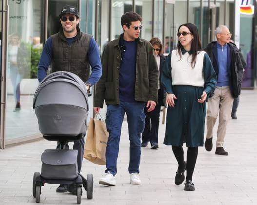 Entertainment Themen der Woche KW15 Entertainment Bilder des Tages Aurora Ramazzotti together with a friend and her partner Goffredo take their son Cesare to visit a market in Citylife  Copyright: xClaudioxVeneronix xipa-agency.nex xClaudioxVeneronix IPA_IPA37322103