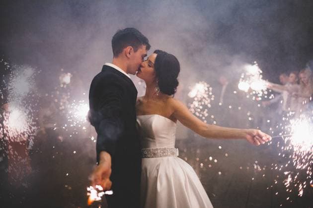 wedding dance under sparklers at night Como, Lombardy, Italy R_IVUG230416-1171904-01 EDITORIAL USE ONLY