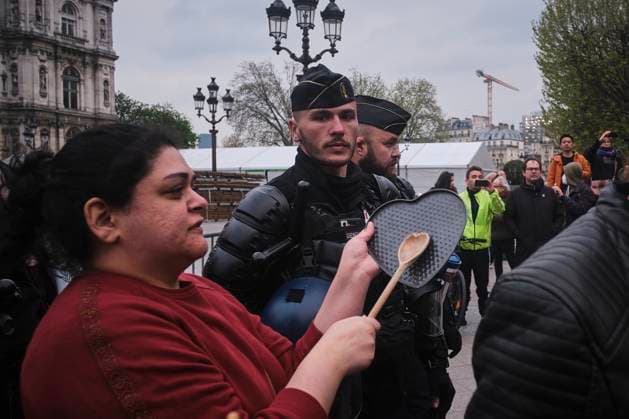 Concert Of Pots And Pans At Paris City Hall A concert of pans is taking place at the Paris City Hall in protest of President Emmanuel Macron s speech, in Paris, France, on April 17, 2023. Paris France  Copyright: xGuillaumexPinonx originalFilename: pinon-franceco230417_npK3H.jpg