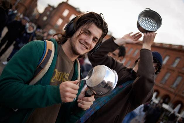 Pot Concert During Macron s Speech On Tvs And Radios A few thousands people gathered in front of the Capitole in Toulouse for a pot concert at the same French President Macron spoke on TVs and radios. A few thousands people gathered in front of the Capitole in Toulouse for a pot concert at the same French President Macron spoke on TVs and radios. They are angered by the decision to validate the pension bill by the consitutional council and its promulgation by Macron soon after. The pension bill will delay retirement by two years to 64 and was pushed through parliament by the government without a vote.Polls show 64% french people say they want the stirkes to intensify and that 93% of workers oppose the pension reform. The retirement age woul  Copyright: xAlainxPittonx originalFilename: pitton-notitle230417_npsOv.jpg