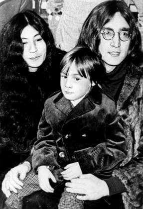 RECORD DATE NOT STATED John Lennon With Yoko Ono And The Son Julian. John Lennon With Yoko Ono And The Son Julian. Copyright: 972_ML_05_W487141