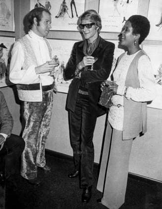 RECORD DATE NOT STATED Arnold Cooper, Yves Saint Laurent and Toma Gero. Arnold Cooper, Yves Saint Laurent and Toma Gero, Exhibition Of Yves Saint Laurent Sketches For Ballet And Theater Productions, Right Hepburn Webster Gallery, New York 1968. Copyright: 972_ML_05_W737811
