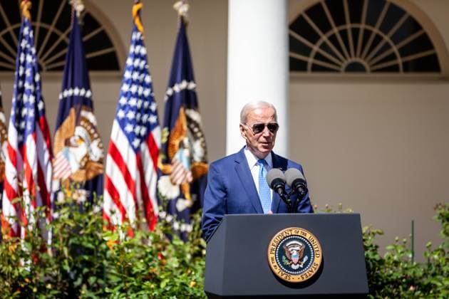 News Bilder des Tages Biden remarks on care access and support in Rose Garden President Joe Biden delivers remarks prior to signing an executive order that will ease access to care and support for caregivers during a White House event in the Rose Garden. He addressed the need for affordable child care and healthcare to strengthen the U.S. economy. Washington DC United States  Copyright: xAllisonxBaileyx originalFilename: bailey-bidenrem230418_np7ZS.jpg