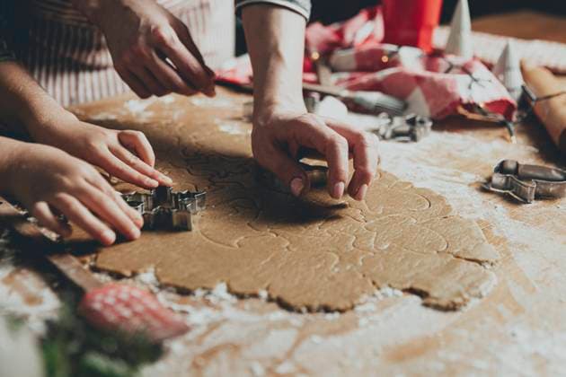 Merry Christmas, Happy New Year. Mom and daughter cooking gingerbread cookies Merry Christmas, Happy New Year. Gingerbread cooking, baking. Mom and daughter make cookies, cut out different shapes of cookies using cutting metal mold on wooden table at kitchen. High quality photo ,model released, Symbolfoto Copyright: xZoonar.com OlenaxIvanovax 17888841 ,model released, Symbolfoto ,property released