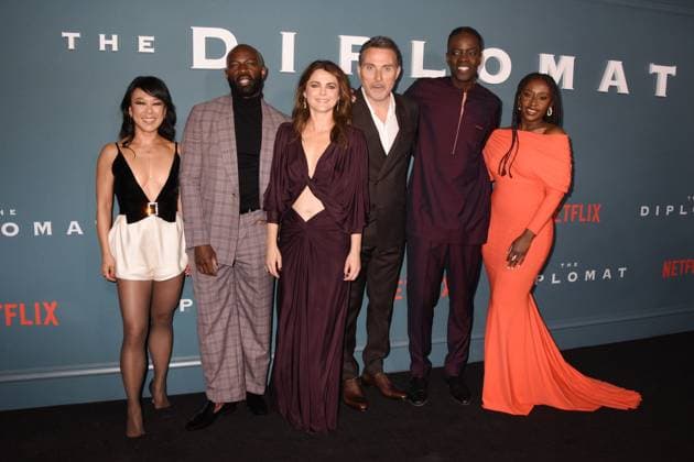 Bilder des Jahres 2023, Entertainment 04 April Entertainment Themen der Woche KW16 Entertainment Bilder des Tages NEW YORK, NY- APRIL 18: Ali Ahn, David Gyasi, Keri Russell, Rufus Sewell, Ato Essandoh and Nana Mensah at the NY Premiere Of Netflix The Diplomat at Darling at Park Lane New York on April 18, 2023 in New York City. Copyright: xMediaPunchx