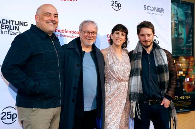 Bilder des Jahres 2023, Entertainment 04 April Entertainment Themen der Woche KW16 Entertainment Bilder des Tages Gabriel Munoz Munoz, Joachim Krol, Laia Alvarez und Michael Baral bei der Premiere des Kinofilms Endlich Witwer - Über alle Berge auf dem 19. achtung berlin Filmfestival 2023 im Kino Babylon. Berlin, 18.04.2023 *** Gabriel Munoz Munoz, Joachim Krol, Laia Alvarez and Michael Baral at the premiere of the feature film Endlich Witwer Über alle Berge at the 19 achtung berlin Filmfestival 2023 at Kino Babylon Berlin, 18 04 2023 Foto:xA.xBuggex xFuturexImage