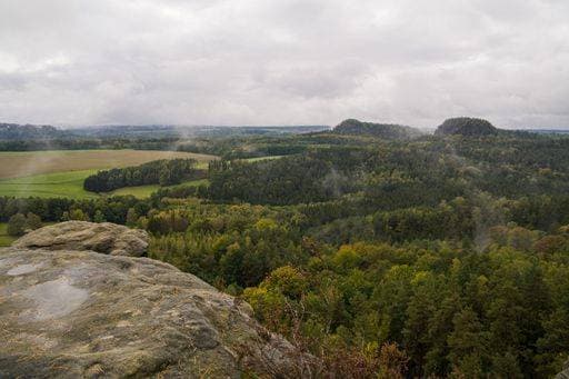 A beautiful scenery of the Stolowe Mountains National Park in Poland *** einer Schönes Szenerie des der Stolowe Gebirge Nationaler parkähnliche ÊIn Polen 2232813