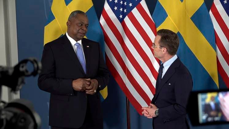 News Themen der Woche KW16 News Bilder des Tages Stockholm 2023-04-20 Statsminister Ulf Kristersson emot USA:s försvarsminister Lloyd J. Austin III vid ett fototillfälle i regeringskansliet. Stockholm SVERIGE x10510x *** Stockholm 2023 04 20 Prime Minister Ulf Kristersson receives US Secretary of Defense Lloyd J. Austin III at a photo opportunity in the Government Offices Stockholm SVERIGE x10510x.  Copyright: xFREDRIKxSURELL TTx USA FÖRSVARSMINISTER TTABB0000000000178667